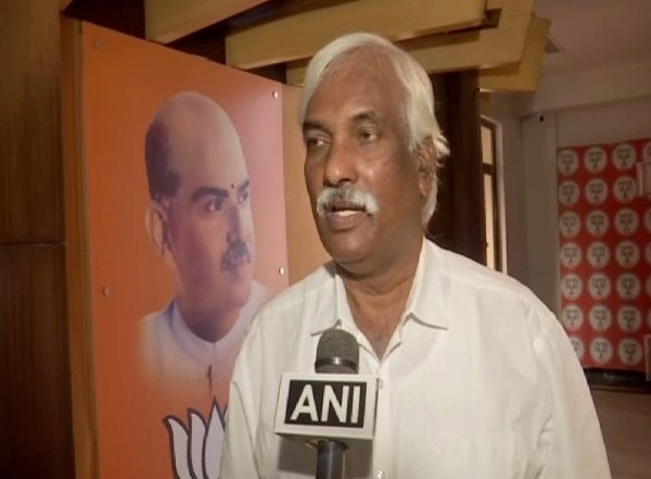 India News | KCR Should Waive off Handloom Weavers Loans in Telangana, Says BJP Leader