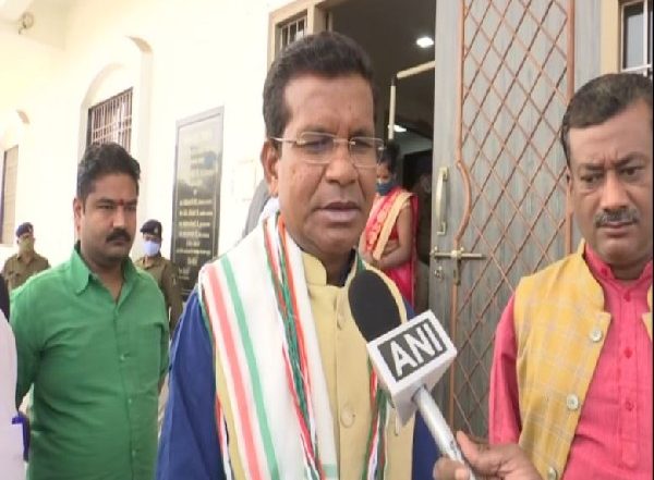 India News | Centre Provides More COVID-19 Vaccine to BJP-ruled States, Alleges Chhattisgarh Congress Chief