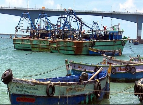 India News | Madras HC Seeks Report from Centre on Steps Taken to Bring Back 68 Fishermen Arrested by Sri Lankan Navy