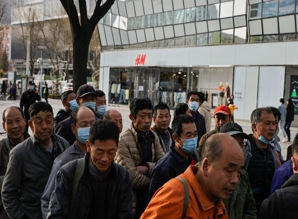 World News | US House Approves Bicameral Bill Aimed to Ban Imports from China's Xinjiang Province over Forced Labour