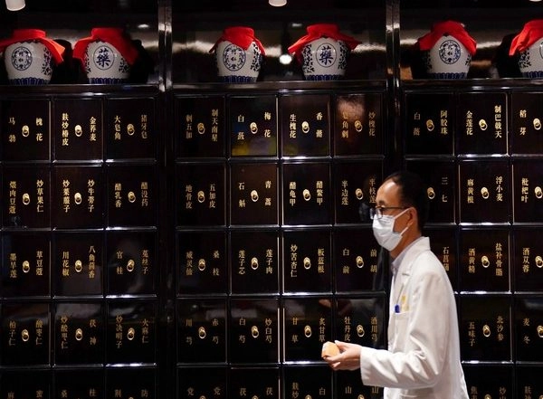 World News | 'Chinese TCM Poses Concerns to Exquisite African Flora and Fauna'