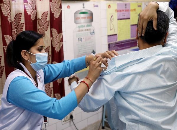 India News | Bharat Biotech Seeks DCGI's Approval for Its Intranasal COVID-19 Booster Dose Clinical Trials, Submits Application