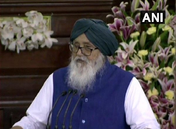 India News | Prakash Singh Badal Condemns Golden Temple Incident, Says Possibility of Deep-rooted Conspiracy Can't Be Ruled out