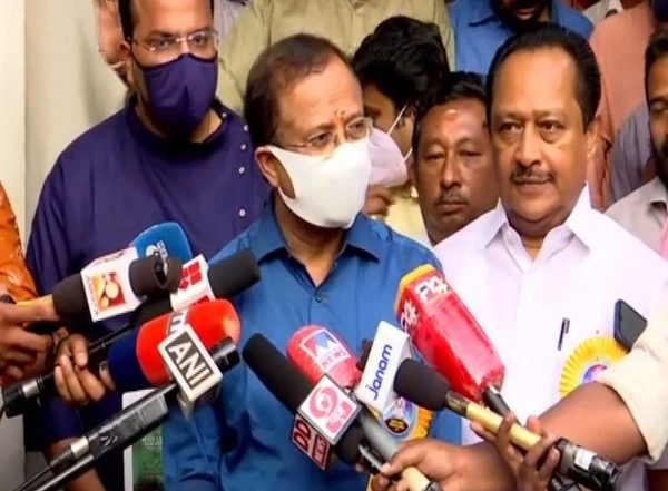 India News | V Muraleedharan Slams Kerala Govt After Migrant Labourers Attack Policemen in Ernakulam