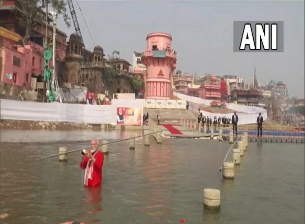 India News | Varanasi: PM Modi Takes Holy Dip in River Ganga