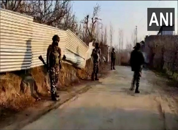 India News | One Unidentified Terrorist Killed in Encounter in J-K's Shopian