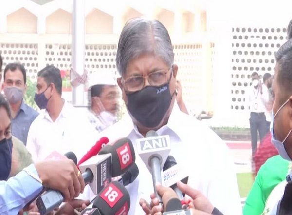 India News | Uddhav Thackeray Should Hand over Charge to Someone else Till He Gets Well: BJP on CM's Absence from Maha Assembly
