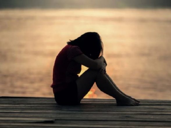 Lifestyle News | Pressure to Be 'perfect' Causes Mental Health Issues for Teenage Girls, Research Shows - Vimarsana News