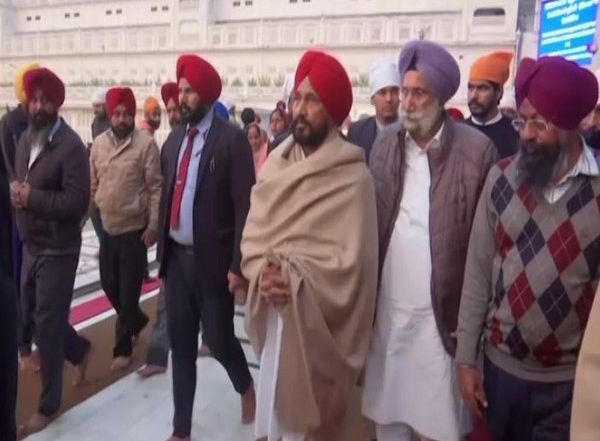 India News | Day After Sacrilege Attempt, Punjab CM Charanjit Channi Visits Golden Temple