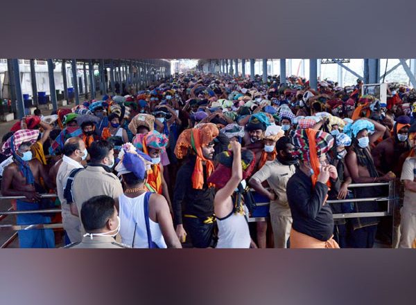 Kerala: Heavy Rush of Pilgrims Continue in Sabarimala Temple (See Pics)