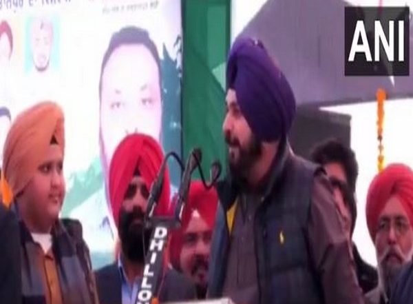 India News | Sitting at Home, Licking Feet of PM Modi: Navjot Sidhu Lashes out at Amarinder Singh