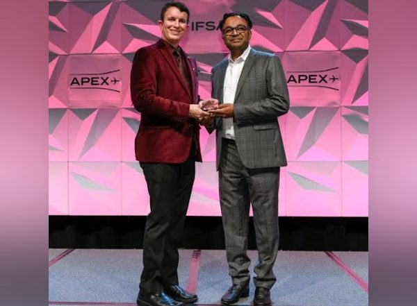 Business News | SpiceJet Receives 2021 'APEX Newcomer of the Year' Award for Cabin Crew App