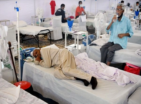 India News | Amid Omicron Threat, CRPF Reactivates Its COVID Care Facility; Precautionary Dose to Personnel from Jan 10