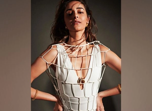 Entertainment News | Ananya Panday Hilariously Trolls Her Own Outfit