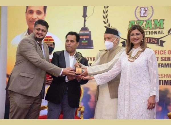 Business News | Governor of Maharashtra Bhagat Singh Koshyari Honours Devang Desai Anantaum Group with Shaheed E Azam Motivational Award