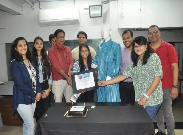Business News | Surat's IDT Student Designs Innovative PPE for Female Sanitation Workers, Wins the National Challenge