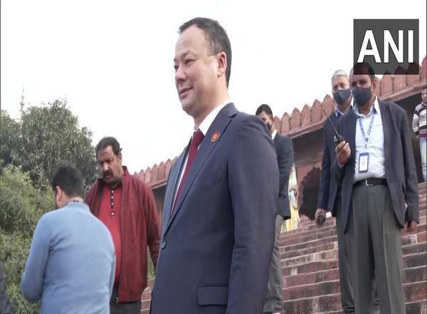 World News |  Kyrgyzstan's Foreign Minister Kazakbaev Visits Jama Masjid After Attending India-Central Asia Dialogue