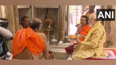 India News | Varanasi: PM Modi Offers Prayers at Kashi Vishwanath Temple, Performs 'abhishek' of Lord Shiva