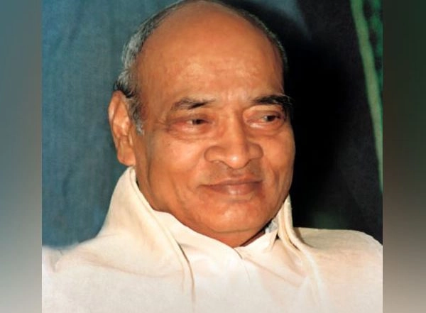 Entertainment News |  Prakash Jha to Helm Web Series Based on PV Narasimha Rao's Life