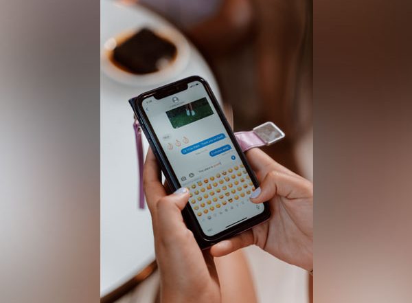 Understanding of Texts Worsens With Age, Says Study