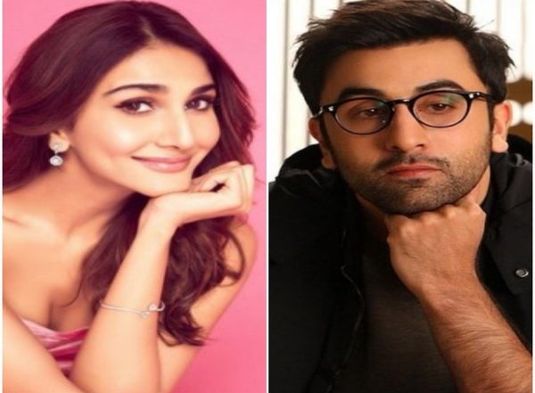 Entertainment News | Ranbir Kapoor is Non-egoistical, Says His 'Shamshera' Co-star Vaani Kapoor