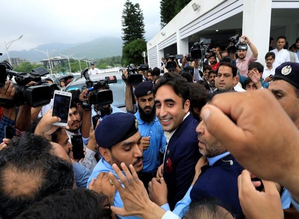 World News | Bilawal Announces Campaign to Remove 'puppet' Imran Govt from Power in Pakistan
