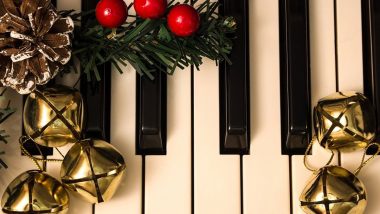 Christmas Carols 2021: Make Your Festival a Bit Melodious With These Lovely Songs and Hymns for Xmas Day!