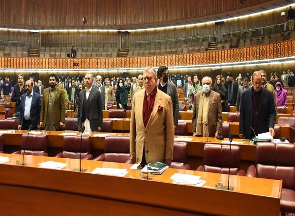 World News | Amid Rising Inflation in Pakistan, Imran Khan Govt Proposes to Raise Taxes Through Mini-budget