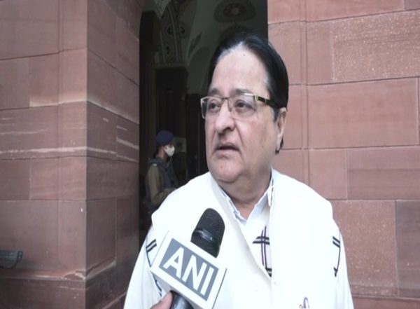 India News | Girls Should Be Married when They Attain Age of Fertility, Says Samajwadi Party MP