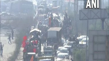 India News | Farmers Retreat from Delhi Borders in Large Convoys; Traffic Slows Down on Highways