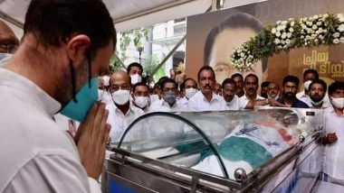 India News |    Rahul Gandhi Pays Last Respects to Party Leader PT Thomas in Kochi