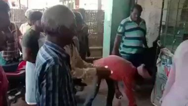 Andhra Pradesh Slashes Liquor Prices by 15-20%, Alcohol Lovers Celebrate by Performing Puja at Wine Shop in Prakasam District (Watch Video)