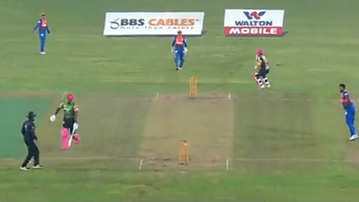 This Andre Russell Run Out During BPL T20 2022 Match is Blowing Everyones Mind (Watch Video) LatestLY