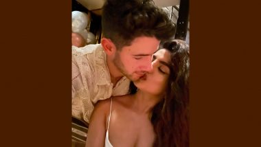 Happy New Year: Nick Jonas And Priyanka Chopra Welcome 2022 With A Kiss! (View Pic)
