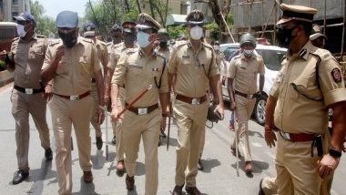India News | Maharashtra: 81 Mumbai, 31 Pune Police Personnel Test Positive for COVID-19 in Last 24 Hours