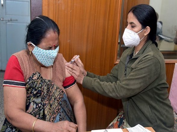 India News | Over 164.59 Cr COVID-19 Vaccine Doses Provided to States, UTs: Centre - Vimarsana News
