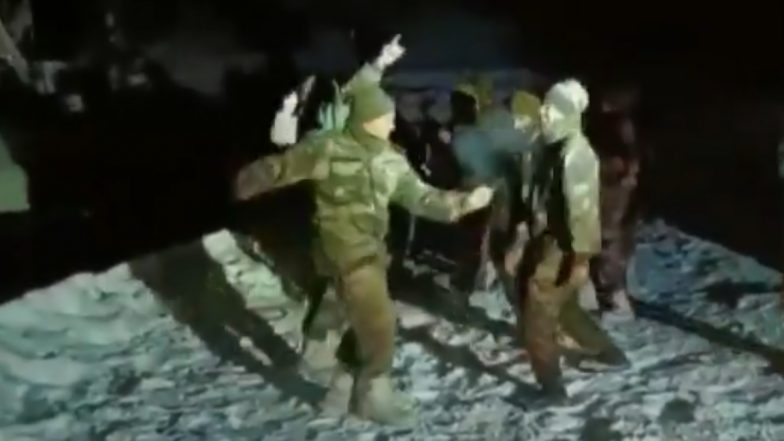 Lohri 2022: Indian Army Jawans Celebrate Lohri at Freezing Heights Along LOC in Baramulla (Watch Video) | LatestLY