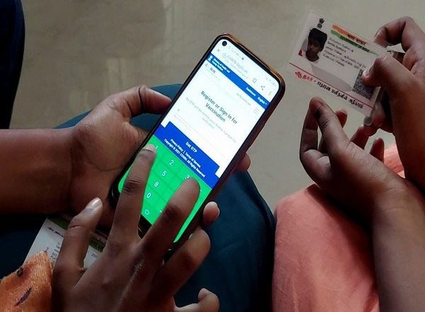 COVID-19 Vaccination in India: Over 3.5 Lakh Children in 15-18 Age Group Register on CoWin