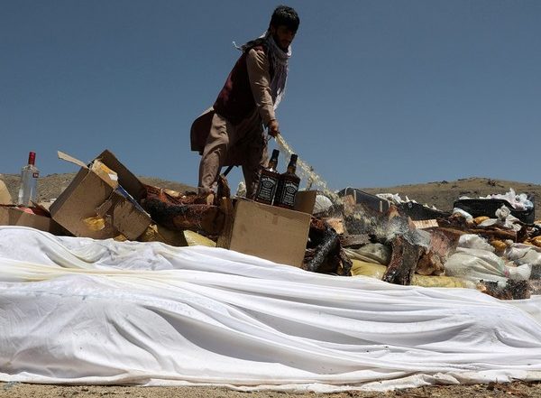 World News | Taliban Officials Throw 3,000 Litres of Liquor into Kabul Canal