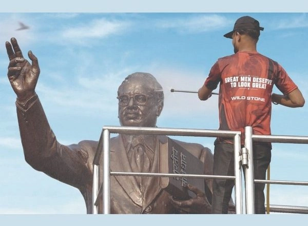 Business News | Statue Grooming by Wild Stone: Great Men Deserve to Look Great