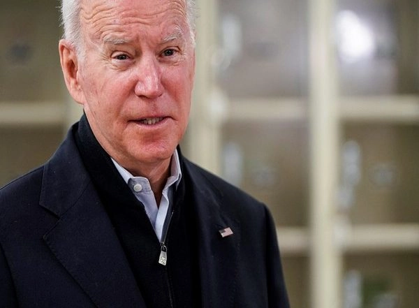 World News | Biden Thanks Verizon, AT&T for Agreeing to Delay 5G Deployment Around Key Airports