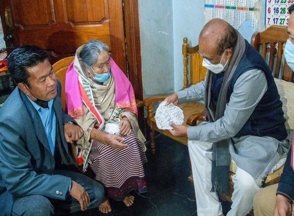 India News | Manipur CM Visits Padma Awardee's House