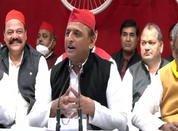 Uttar Pradesh Assembly Elections 2022: Lord Krishna Comes to My Dream Every Night, Tells Me Our Party is Going to Form Govt in the State, Says Akhilesh Yadav
