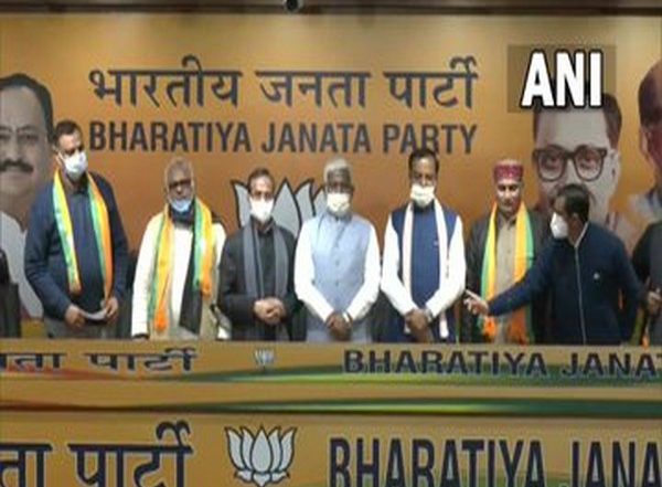 India News | Ex-Cong, SP MLAs Join BJP Ahead of UP Assembly Polls