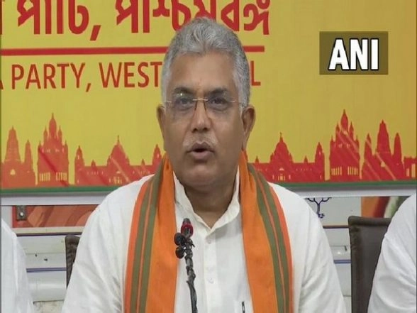 Uttar Pradesh Assembly Elections 2022: Akhilesh Yadav Invited Mamata Banerjee to Campaign For Him Because His Chances of Winning Are Slim, Says BJP's Dilip Ghosh