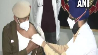 India News | 396 Police Personnel Receive 'precautionary Dose' of COVID-19 Vaccine at Delhi's Special Camp