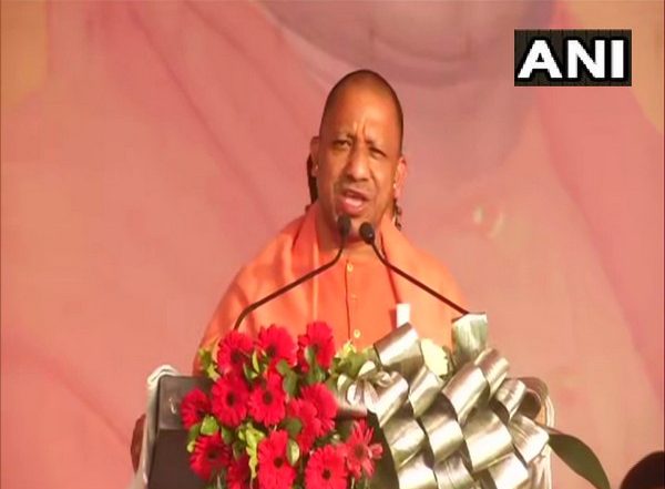 India News | Yogi Adityanath Counters Akhilesh over 'free Power' Promise, Says Rampuri Knives Used to   'occupy Lands' of Poor During SP Rule