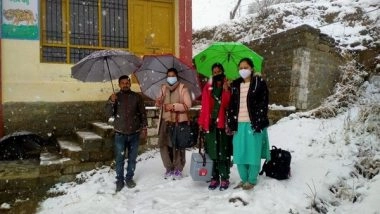 India News | Health Team in Himachal's Kullu Conducts COVID-19 Vaccination Drive Despite Snowfall