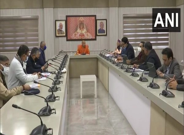 India News | UP Clamps Night Curfew Across State, Suspends Physical Classes