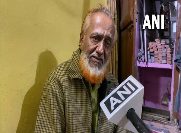 Madhya Pradesh: Indore-Based Bamboo Artifacts Craftsman Forced to Sell Goods on Footpath to Make Ends Meet